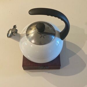 FARBERWARE Elegant White Teapot with Black Handle